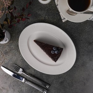 Блюдо овальное 24 см, фарфор 