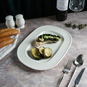 Блюдо овальное 33 cм,фарфор 