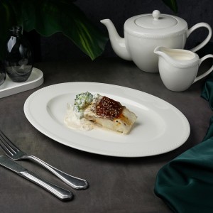 Блюдо овальное 34*25 см,фарфор 