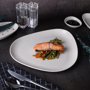 Тарелка мелкая 32*27 см,фарфор,серия 